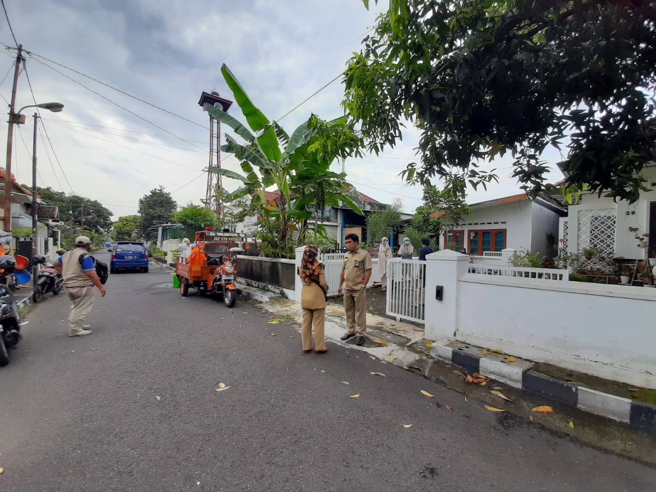 Penyemprotan Disinfiktan di Jl. Nagan Tengah oleh KTB Patehan